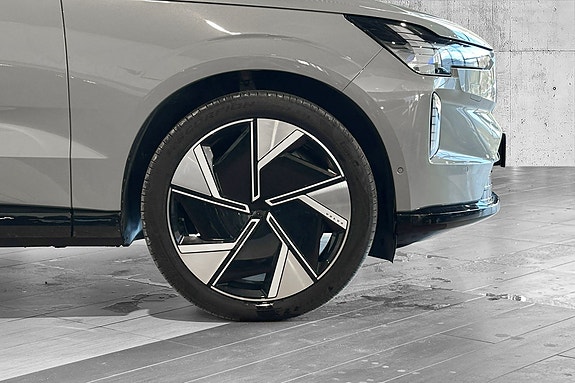 Volvo EX90 6 of 30