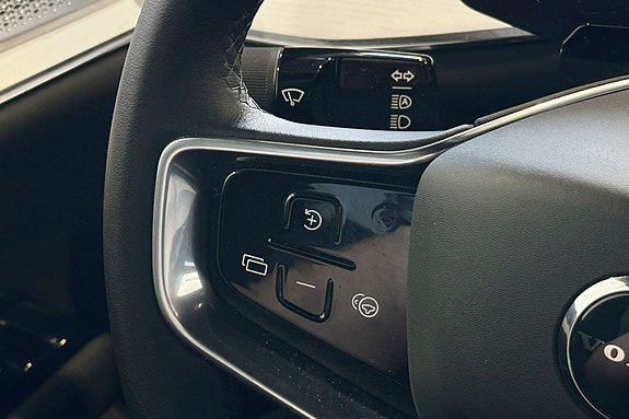 Volvo EX90 20 of 30