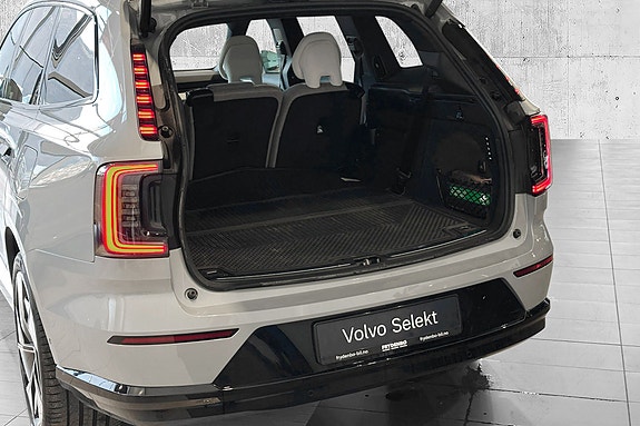 Volvo EX90 10 of 30