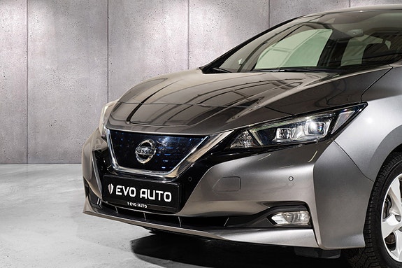 Nissan Leaf 3 of 8