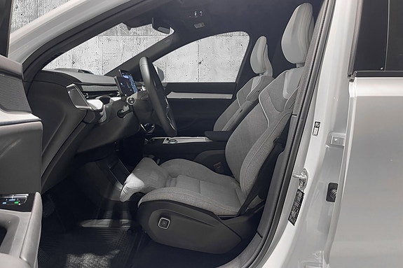 Volvo EX90 18 of 30