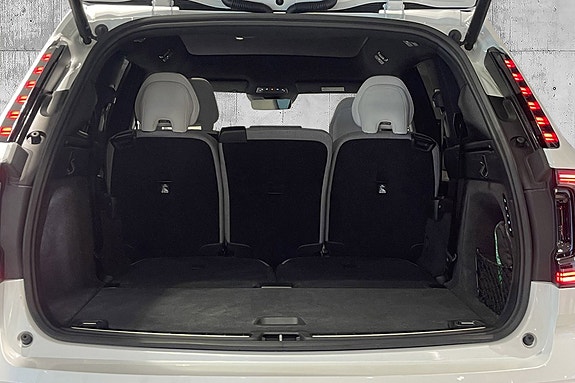 Volvo EX90 10 of 30