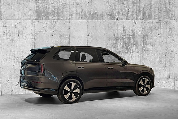 Volvo EX90 6 of 30