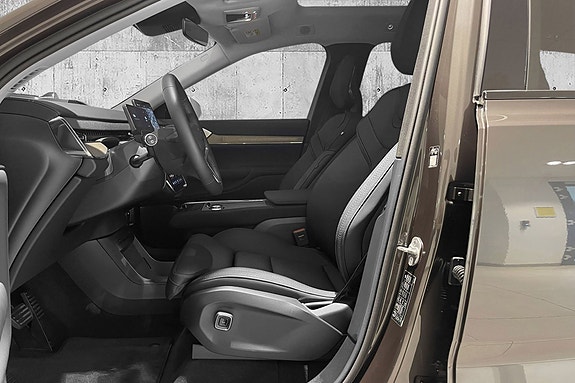 Volvo EX90 18 of 30