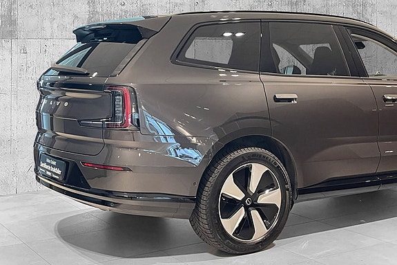 Volvo EX90 7 of 30