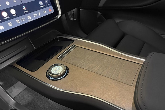 Volvo EX90 25 of 30