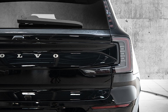 Volvo EX90 8 of 30