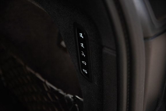 Volvo EX90 12 of 30