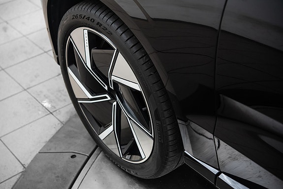 Volvo EX90 13 of 30