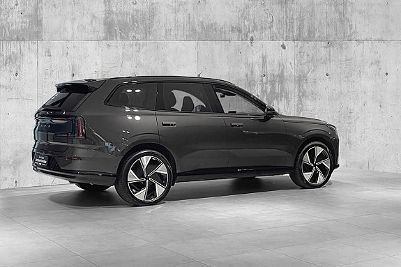 Volvo EX90 7 of 30