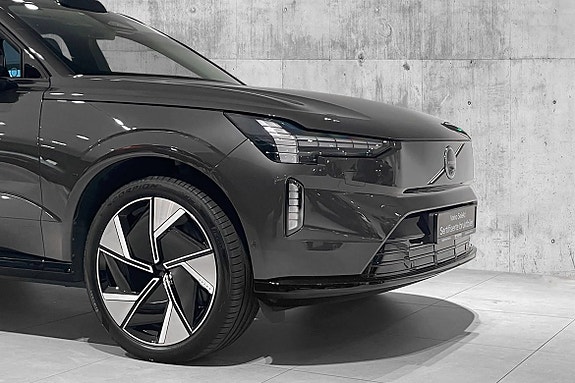 Volvo EX90 2 of 30