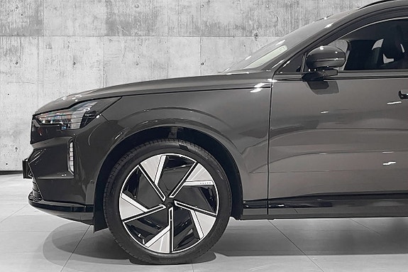 Volvo EX90 6 of 30