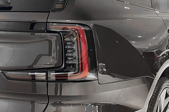 Volvo EX90 11 of 30