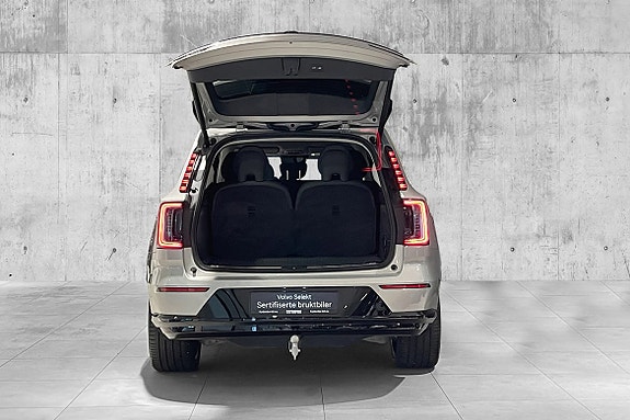 Volvo EX90 11 of 30