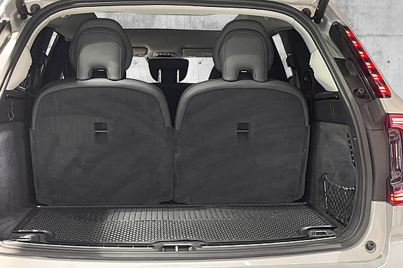 Volvo EX90 12 of 30