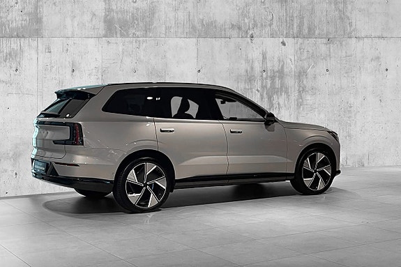 Volvo EX90 7 of 30