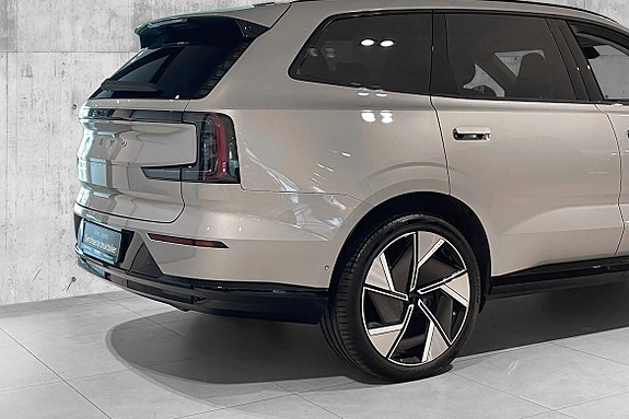 Volvo EX90 8 of 30