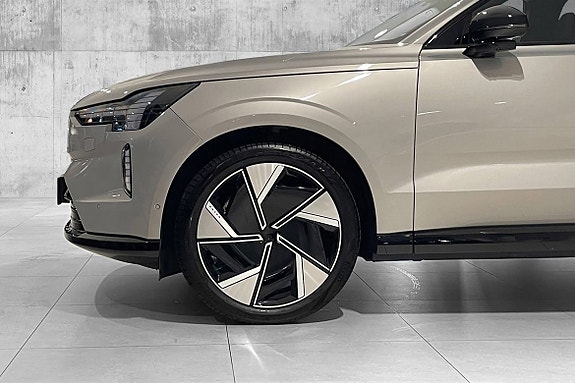 Volvo EX90 6 of 30