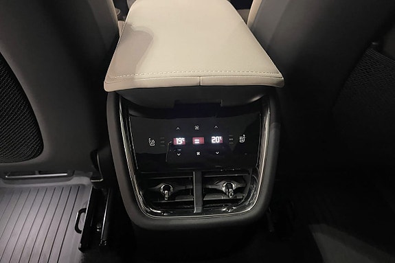 Volvo EX90 28 of 30