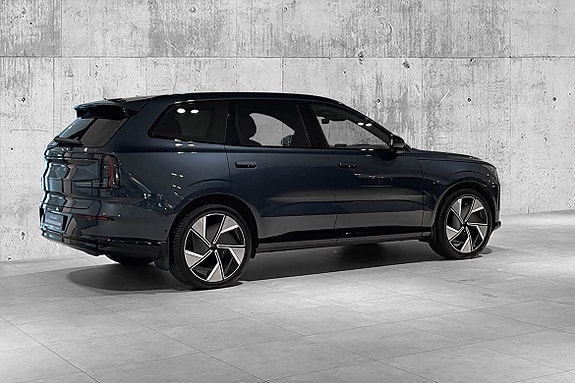 Volvo EX90 12 of 30