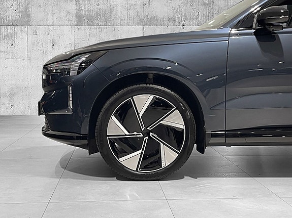 Volvo EX90 5 of 30