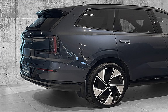 Volvo EX90 11 of 30