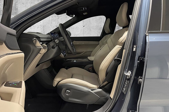 Volvo EX90 15 of 30