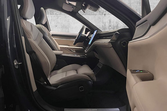 Volvo EX90 22 of 30