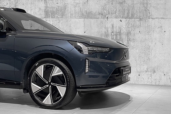 Volvo EX90 2 of 30