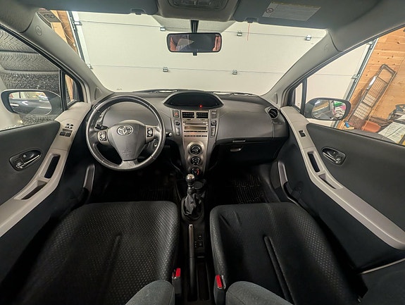 Toyota Yaris 7 of 26
