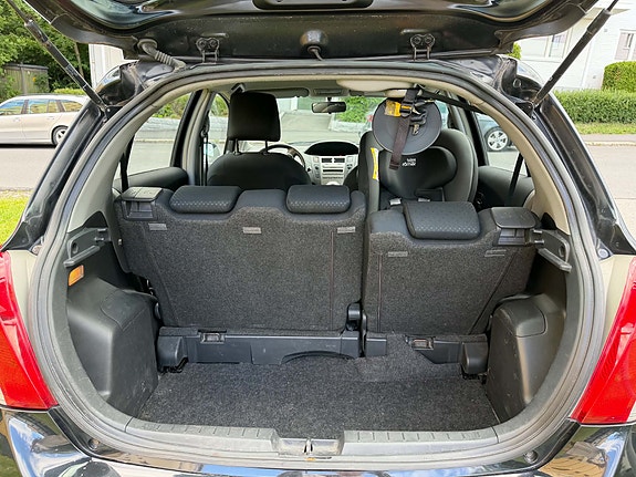 Toyota Yaris 12 of 26