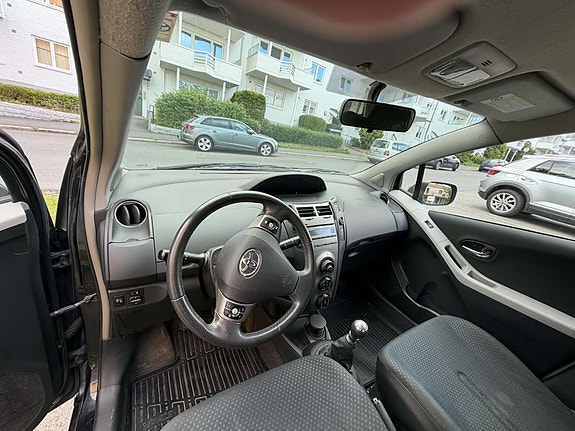 Toyota Yaris 9 of 26