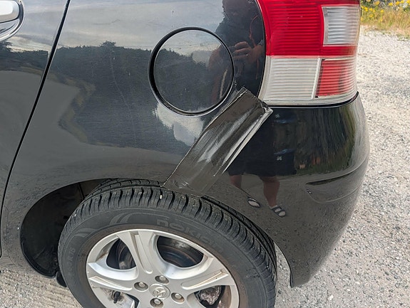 Toyota Yaris 4 of 26