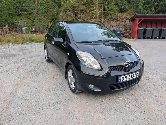 Toyota Yaris 15 of 26