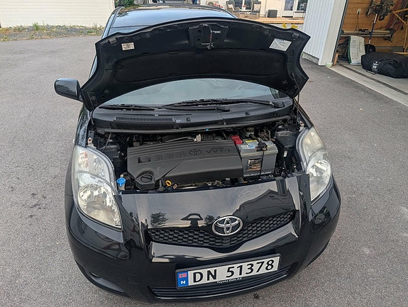 Toyota Yaris 16 of 26