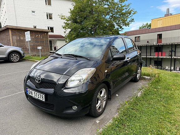 Toyota Yaris 17 of 26