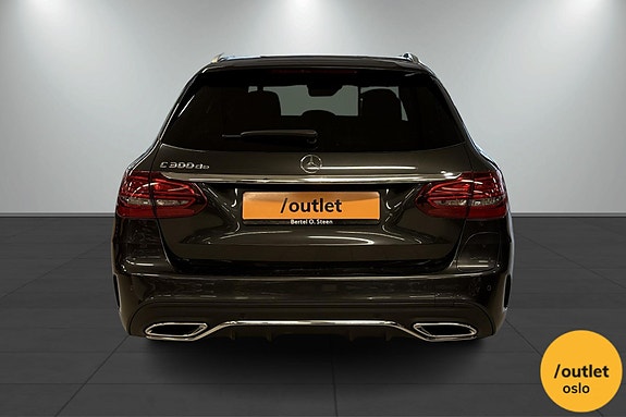 Mercedes-Benz C300 4 of 30