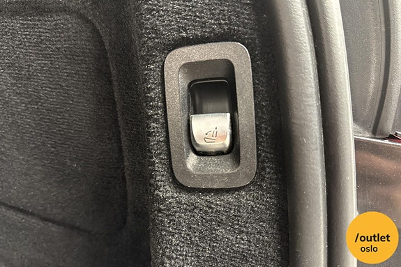 Mercedes-Benz C300 30 of 30