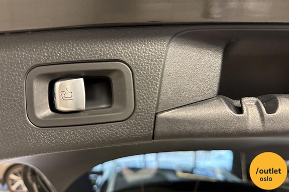 Mercedes-Benz C300 29 of 30
