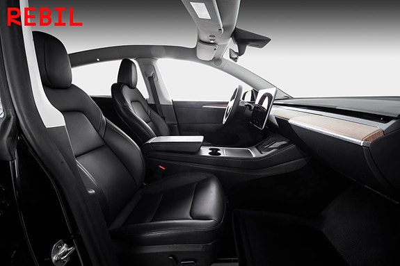 Tesla Model Y 23 of 28