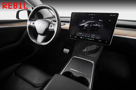 Tesla Model Y 14 of 28