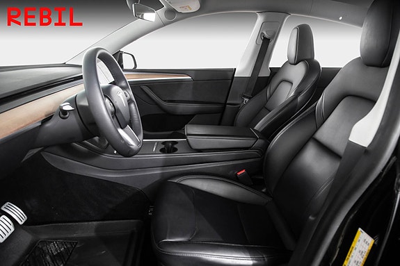 Tesla Model Y 8 of 28