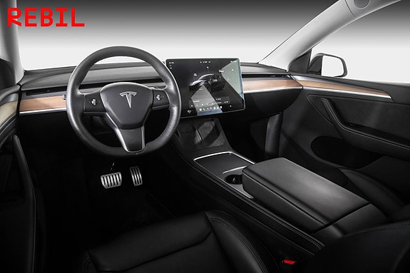 Tesla Model Y 9 of 28