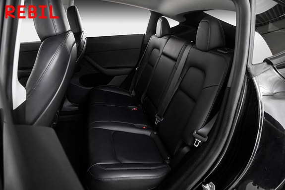 Tesla Model Y 10 of 28