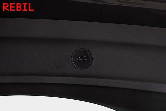 Tesla Model Y 26 of 28