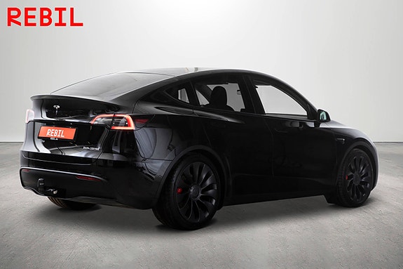 Tesla Model Y 7 of 28