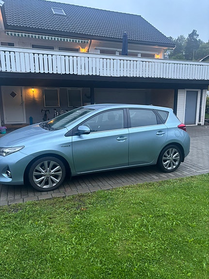 Toyota Auris 7 of 19
