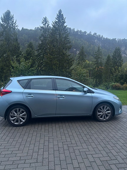 Toyota Auris 8 of 19