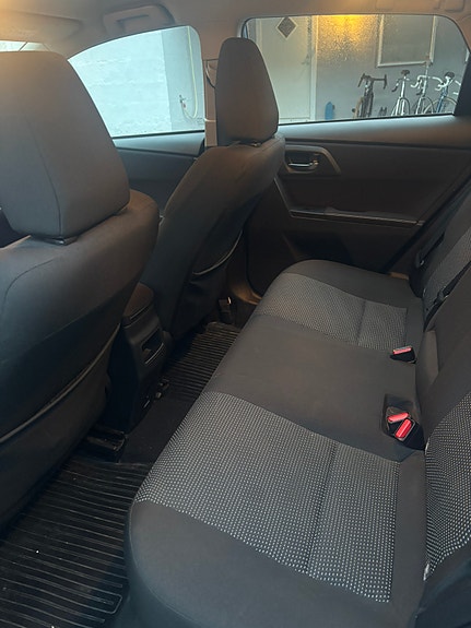 Toyota Auris 11 of 19