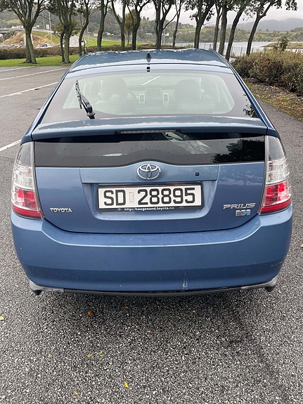 Toyota Prius 4 of 14